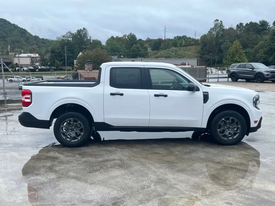 2025 Ford Maverick XLT photo 1