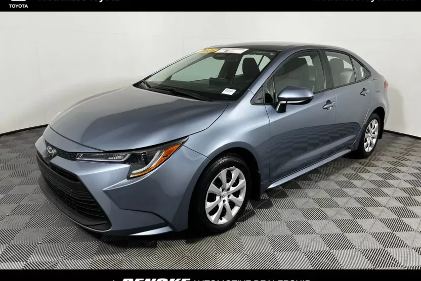 2025 Toyota Corolla LE photo 1