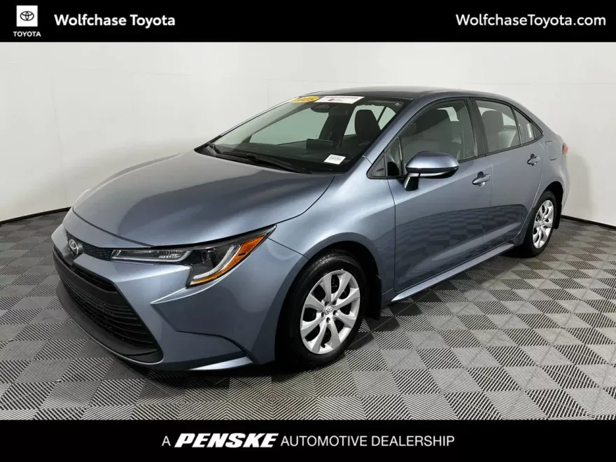 2025 Toyota Corolla LE photo 1