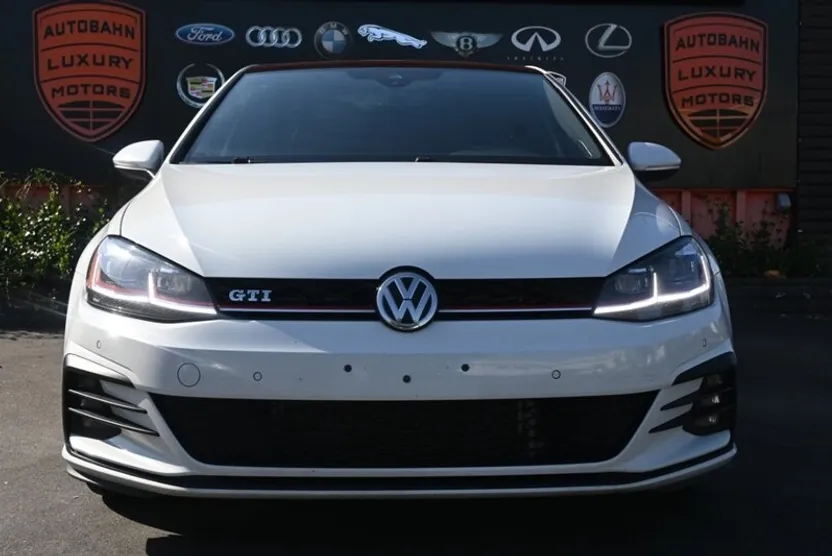 2018 Volkswagen Golf GTI S photo 1