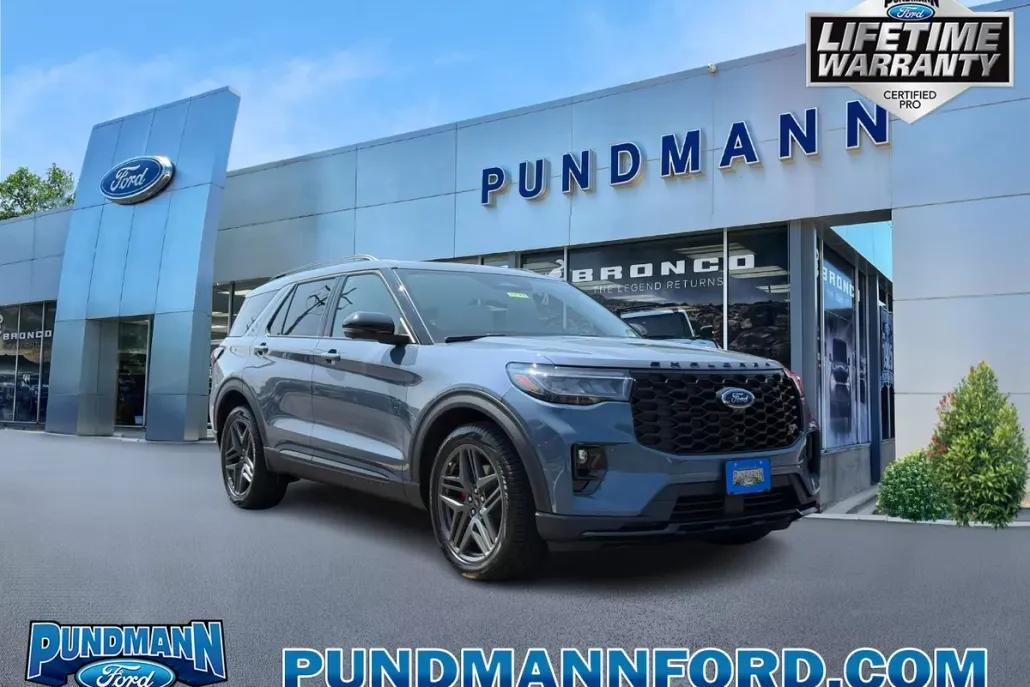 2025 Ford Explorer ST photo 1