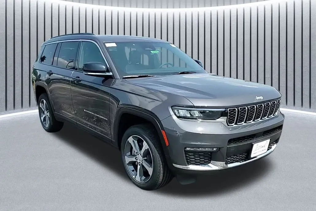 2025 Jeep Grand Cherokee Limited photo 1
