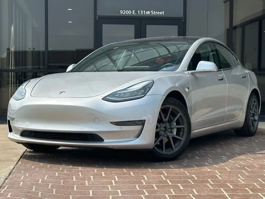 2018 Tesla Model 3 Long Range photo 1