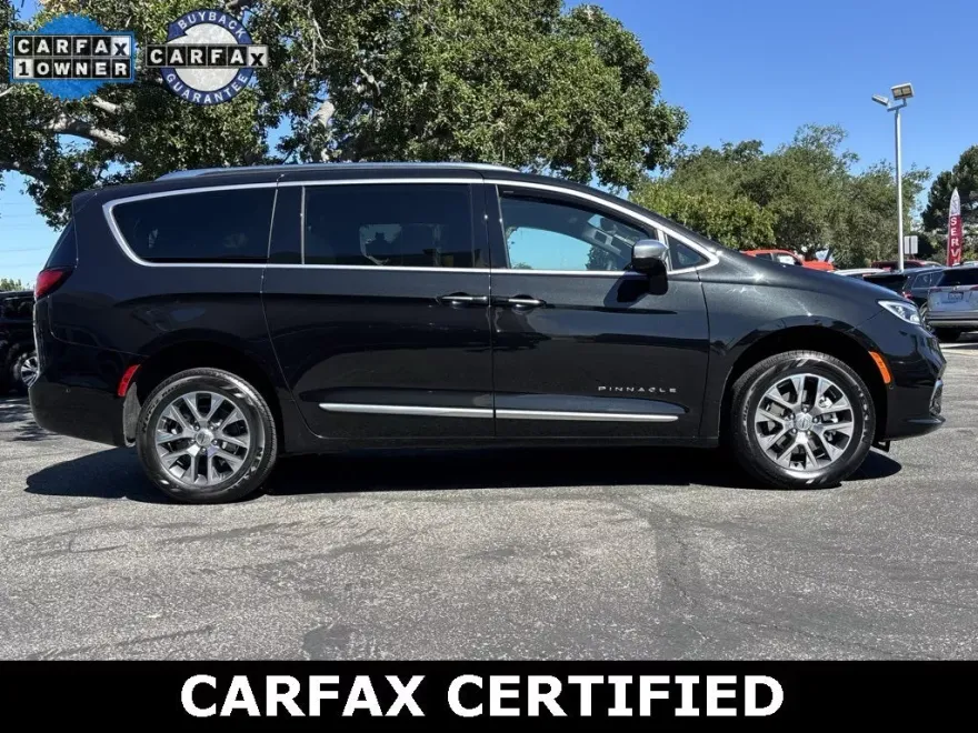 2022 Chrysler Pacifica Hybrid Pinnacle photo 1