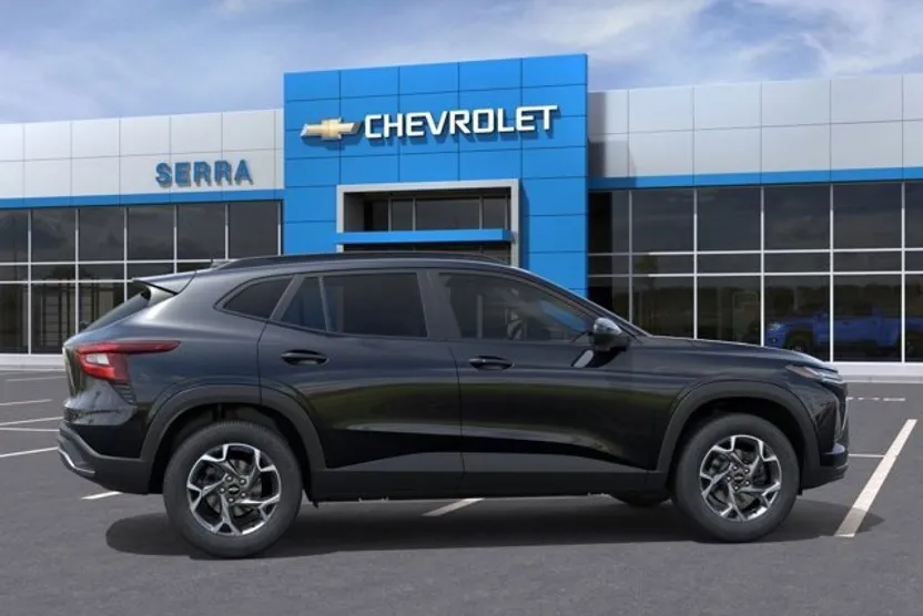 2025 Chevrolet Trax LT photo 1