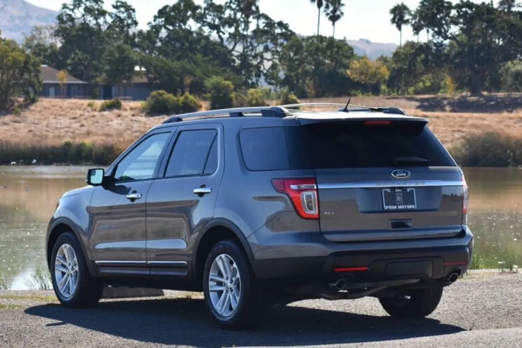 2013 Ford Explorer XLT photo 1