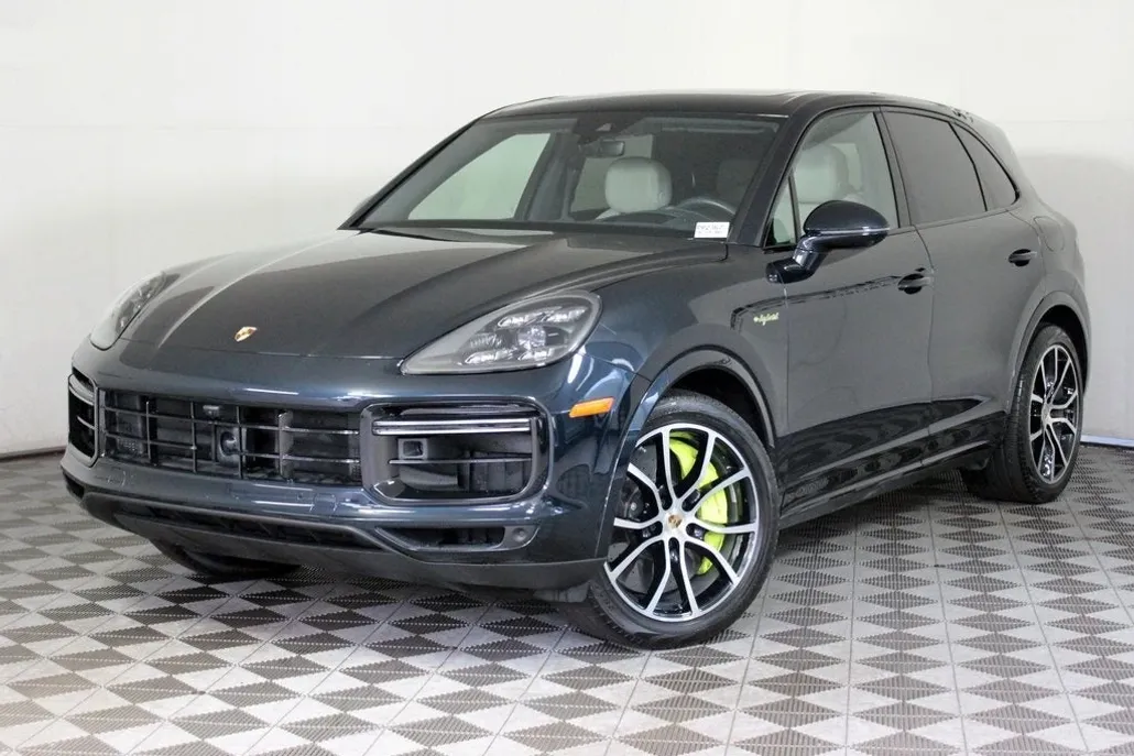 2023 Porsche Cayenne Turbo S E-Hybrid photo 1