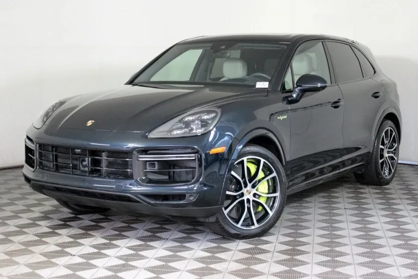 2023 Porsche Cayenne Turbo S E-Hybrid photo 1
