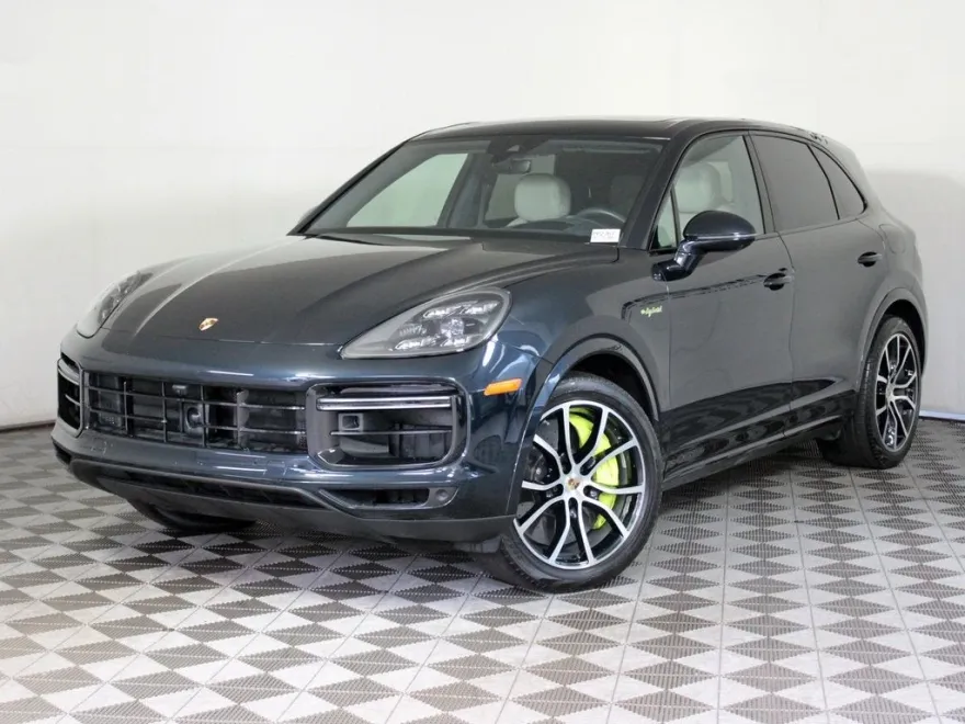 2023 Porsche Cayenne Turbo S E-Hybrid photo 1