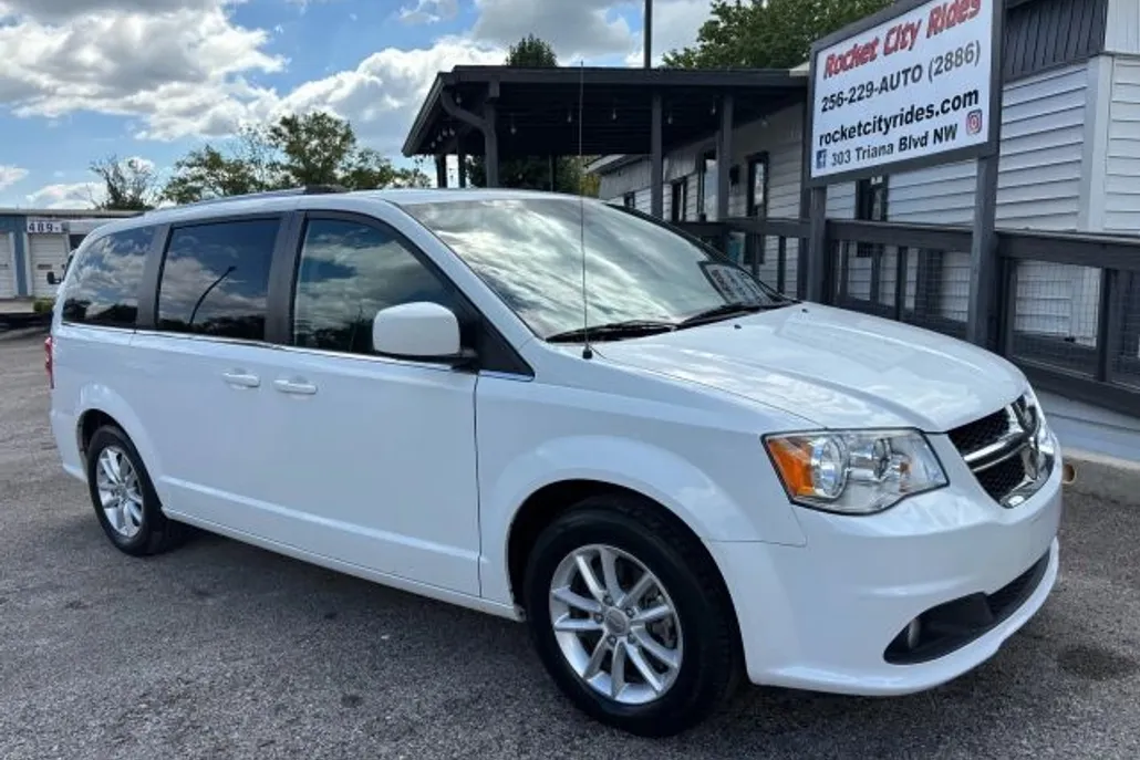 2019 Dodge Grand Caravan SXT photo 1