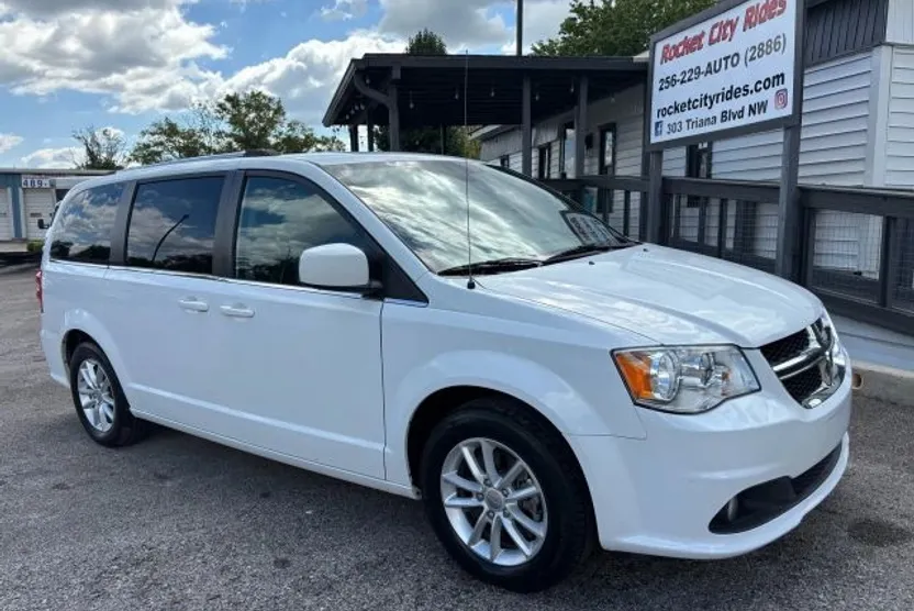 2019 Dodge Grand Caravan SXT photo 1