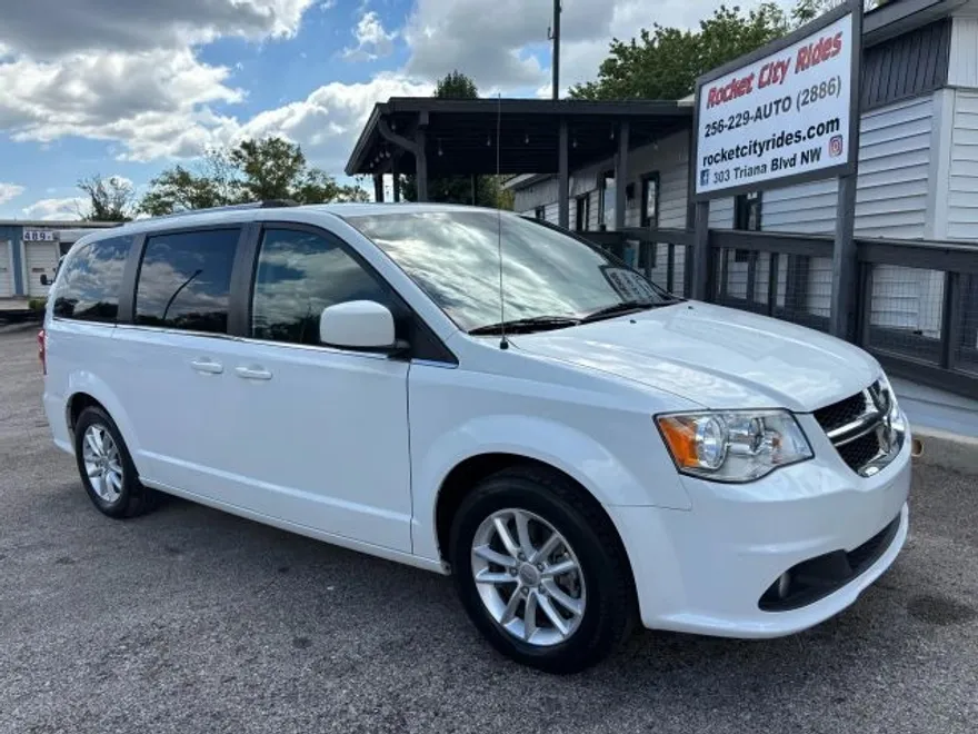 2019 Dodge Grand Caravan SXT photo 1