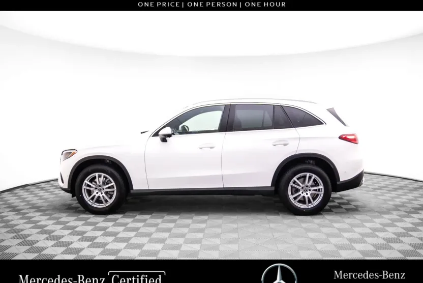 2025 Mercedes Benz GLC 300 4MATIC photo 1