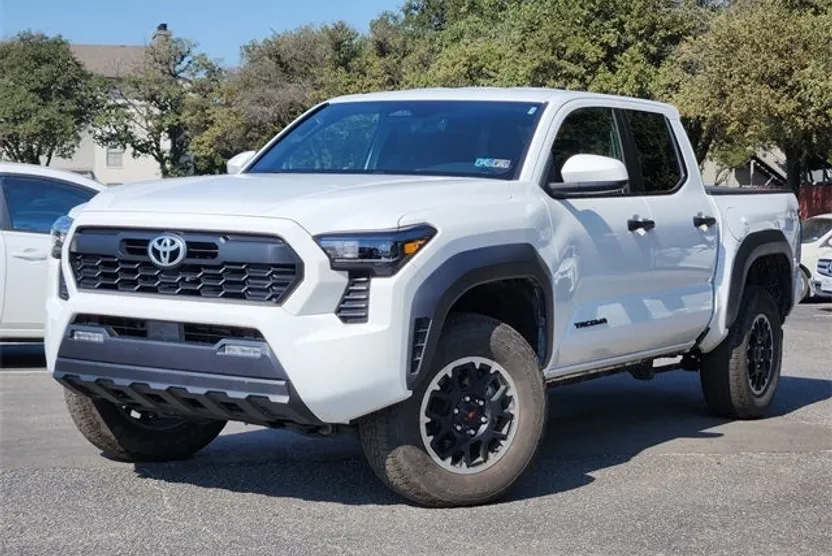2024 Toyota Tacoma TRD Off-Road photo 1