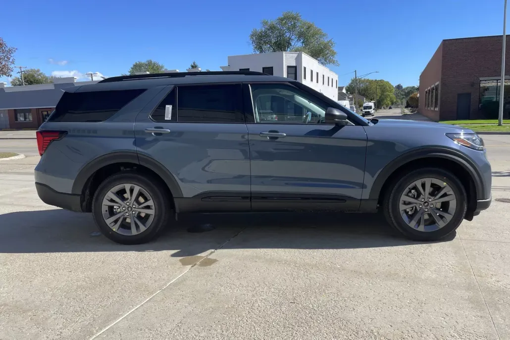 2026 Ford Explorer photo 1