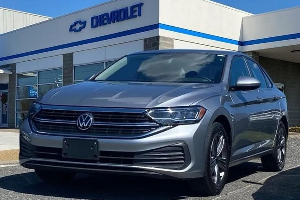 2024 Volkswagen Jetta SE photo 1