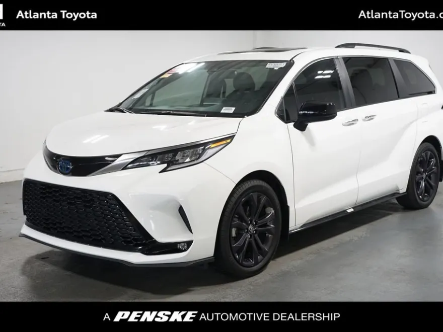 2024 Toyota Sienna XSE photo 1