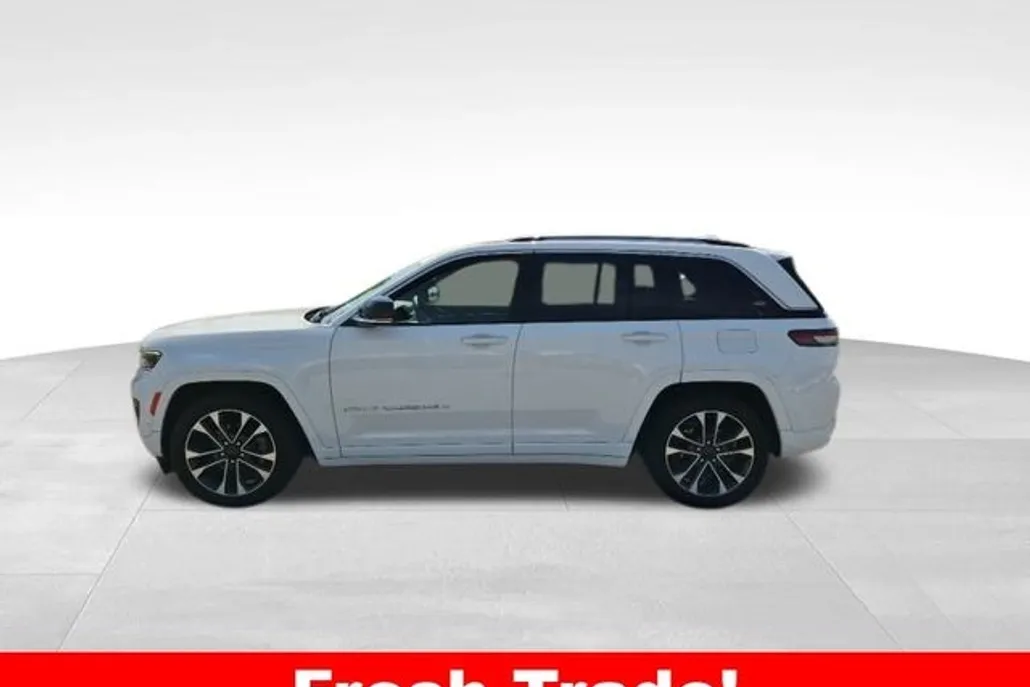2022 Jeep Grand Cherokee Overland photo 1