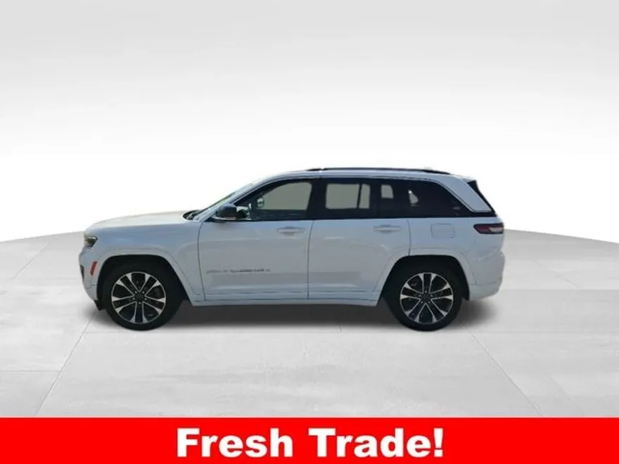 2022 Jeep Grand Cherokee Overland photo 1