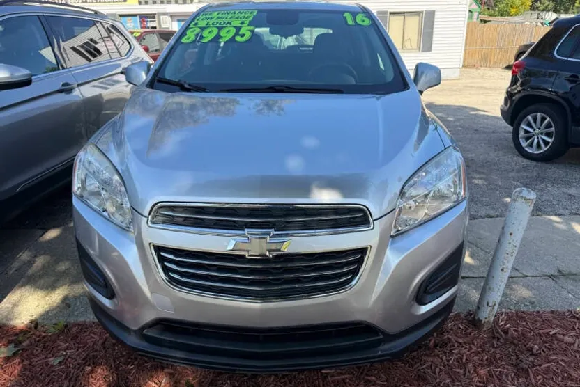 2016 Chevrolet Trax LS photo 1
