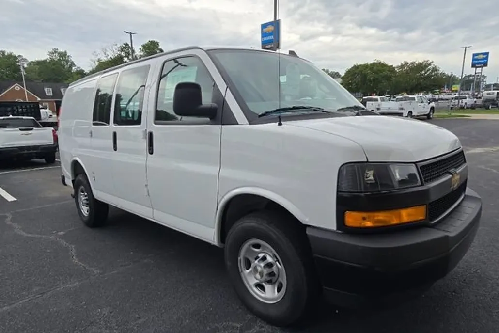2025 Chevrolet Express Cargo 2500 photo 1