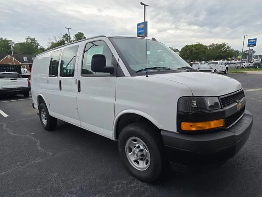 2025 Chevrolet Express Cargo 2500 photo 1