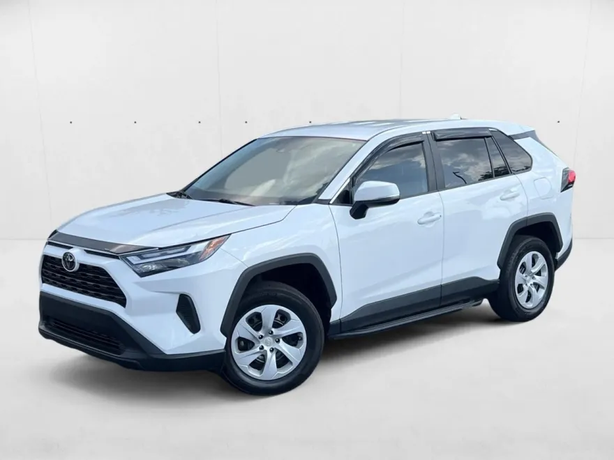 2024 Toyota RAV4 LE photo 1