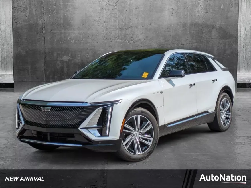 2024 Cadillac Lyriq Luxury photo 1