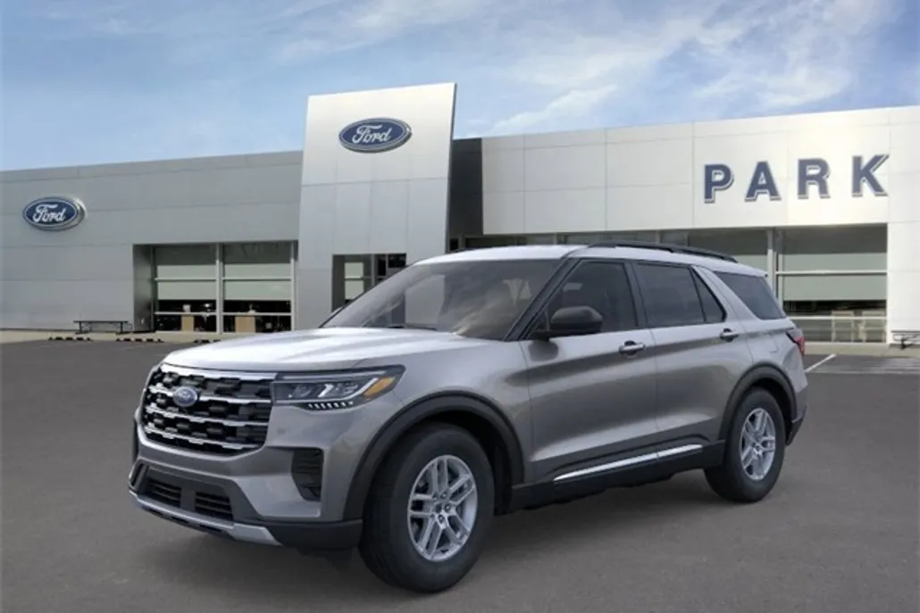2025 Ford Explorer photo 1