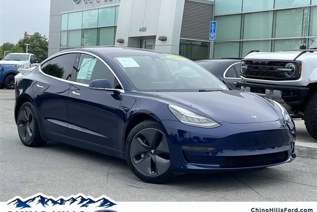 2019 Tesla Model 3 Standard Range Plus photo 1