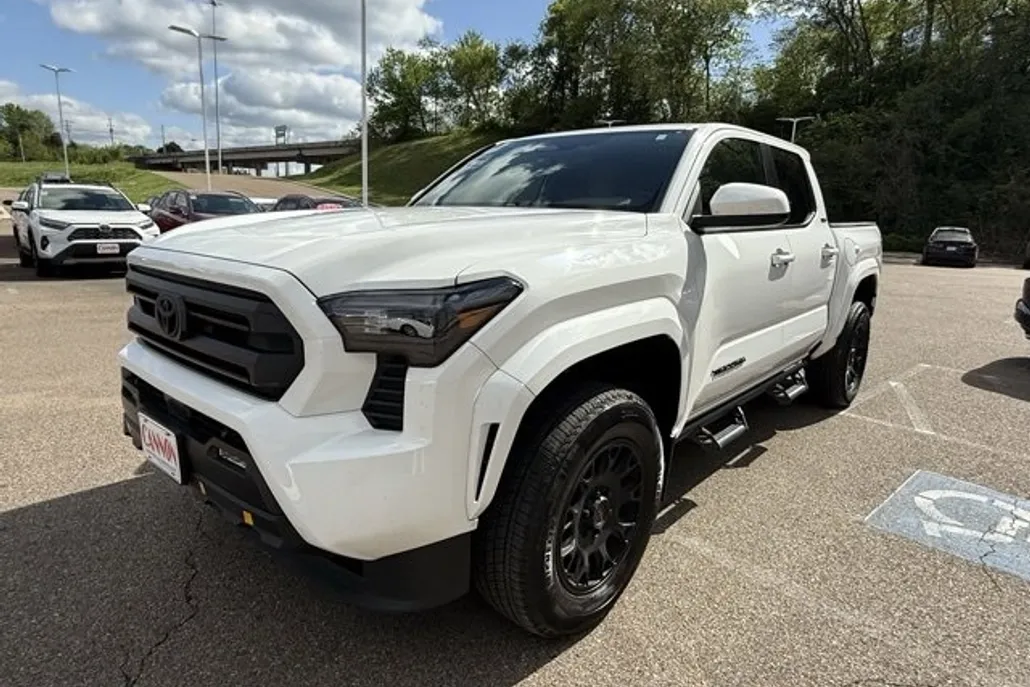 2024 Toyota Tacoma SR5 photo 1