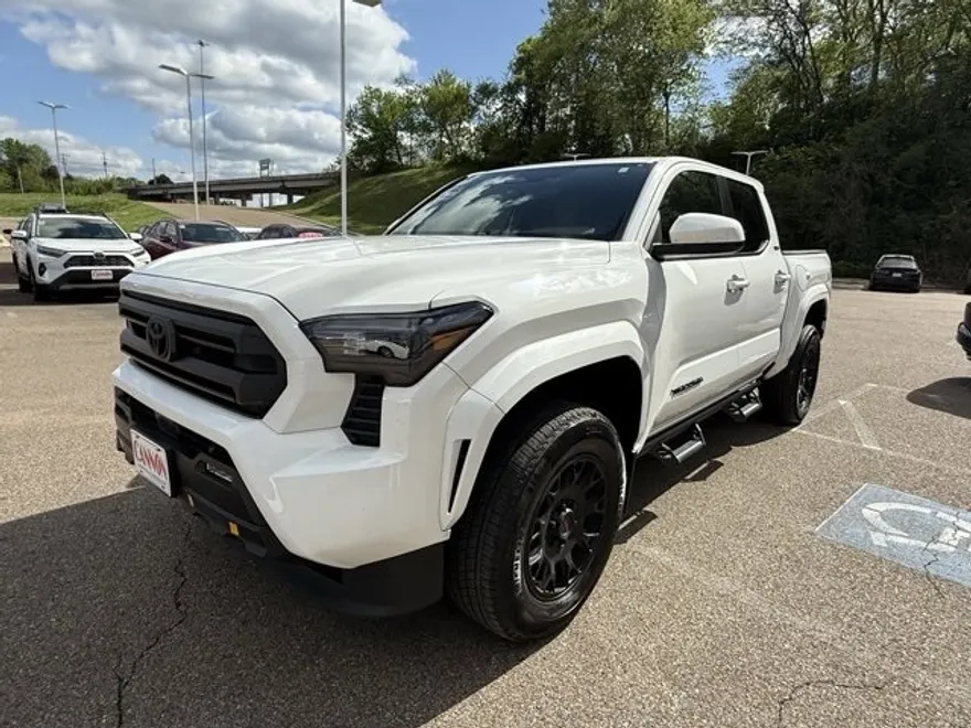 2024 Toyota Tacoma SR5 photo 1
