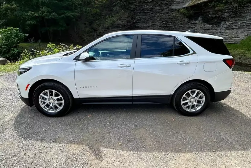 2022 Chevrolet Equinox LT photo 1