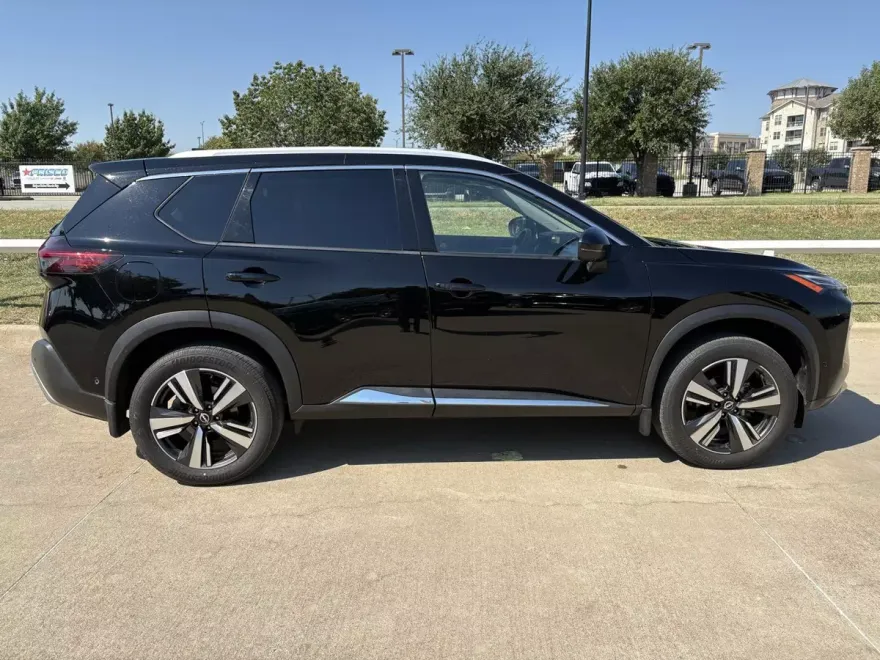 2022 Nissan Rogue Platinum photo 1