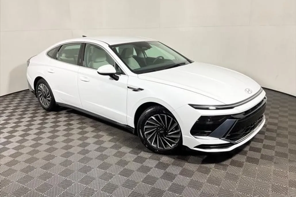 2025 Hyundai Sonata Hybrid SEL photo 1