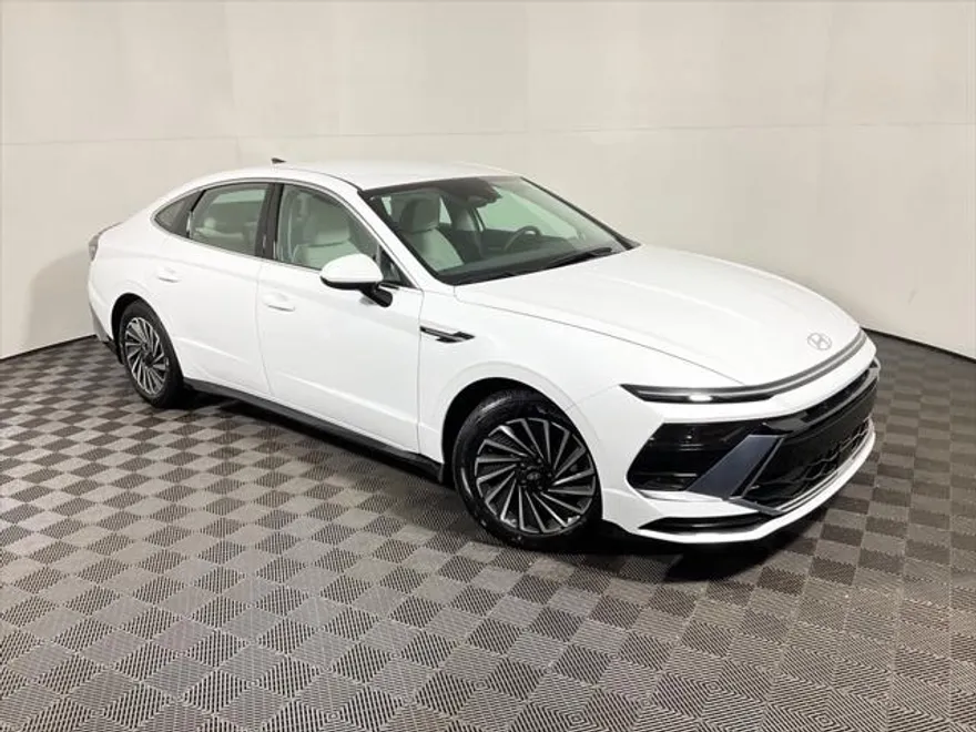 2025 Hyundai Sonata Hybrid SEL photo 1
