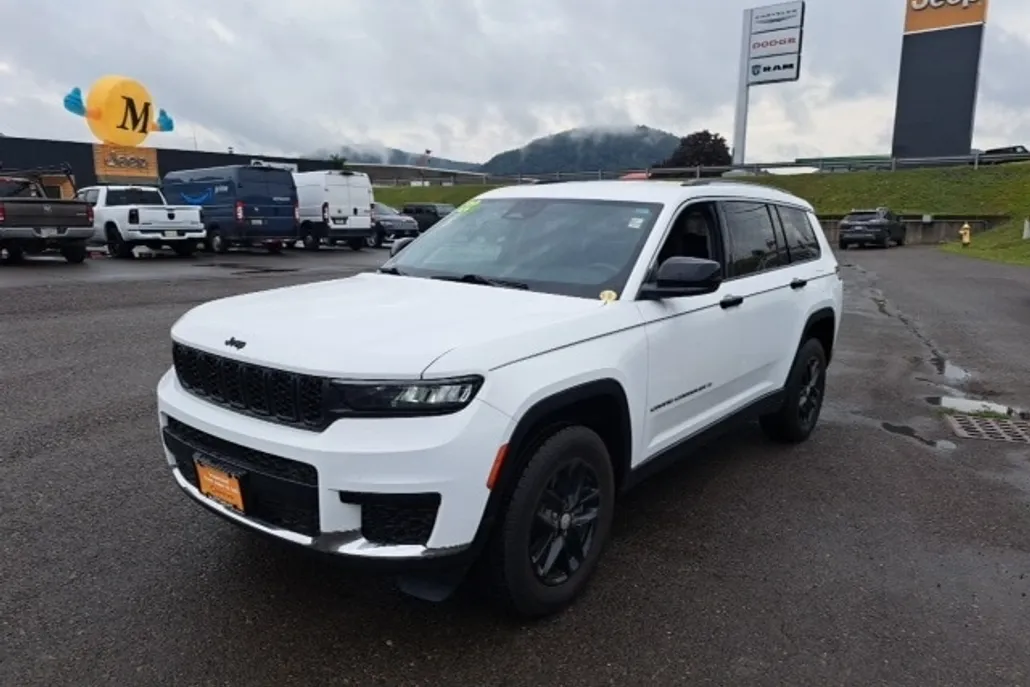 2022 Jeep Grand Cherokee Laredo photo 1