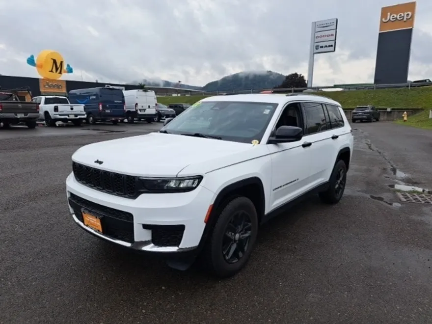 2022 Jeep Grand Cherokee Laredo photo 1