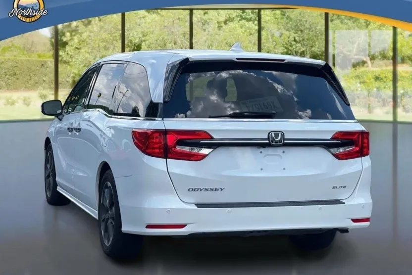 2022 Honda Odyssey Elite photo 1