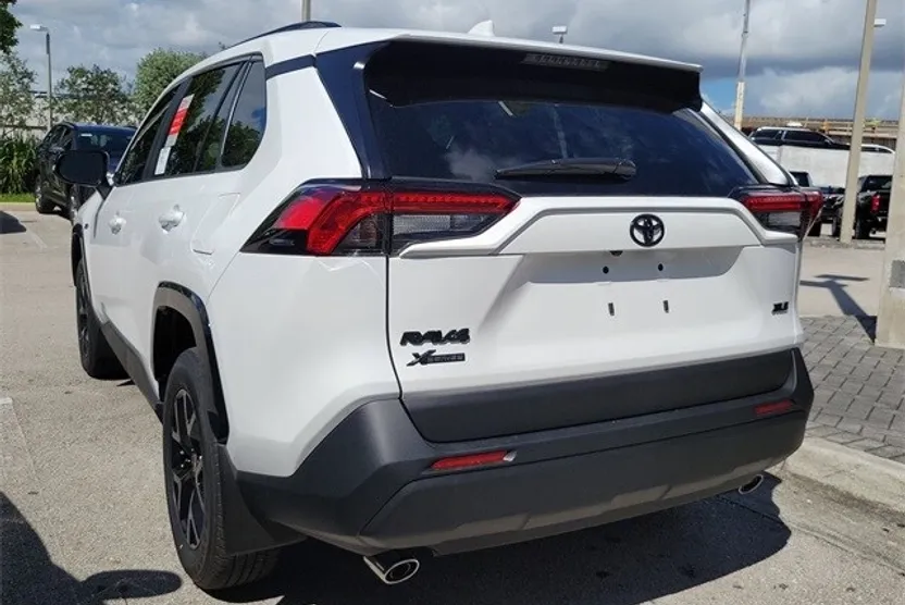 2025 Toyota RAV4 XLE photo 1