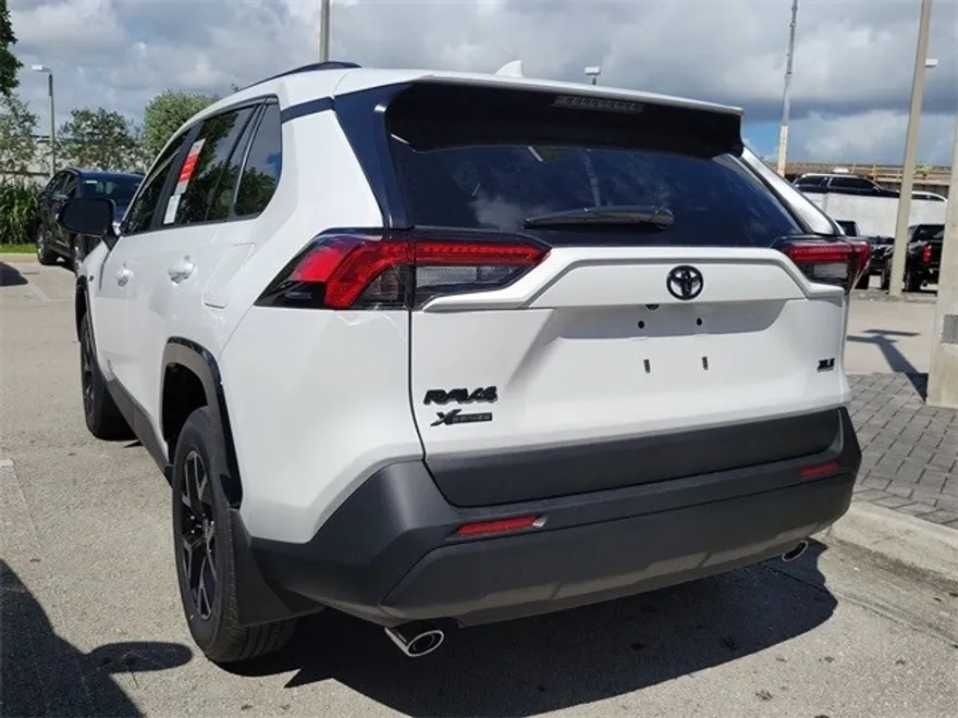 2025 Toyota RAV4 XLE photo 1