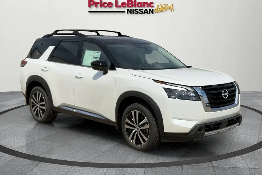 2025 Nissan Pathfinder Platinum photo 1