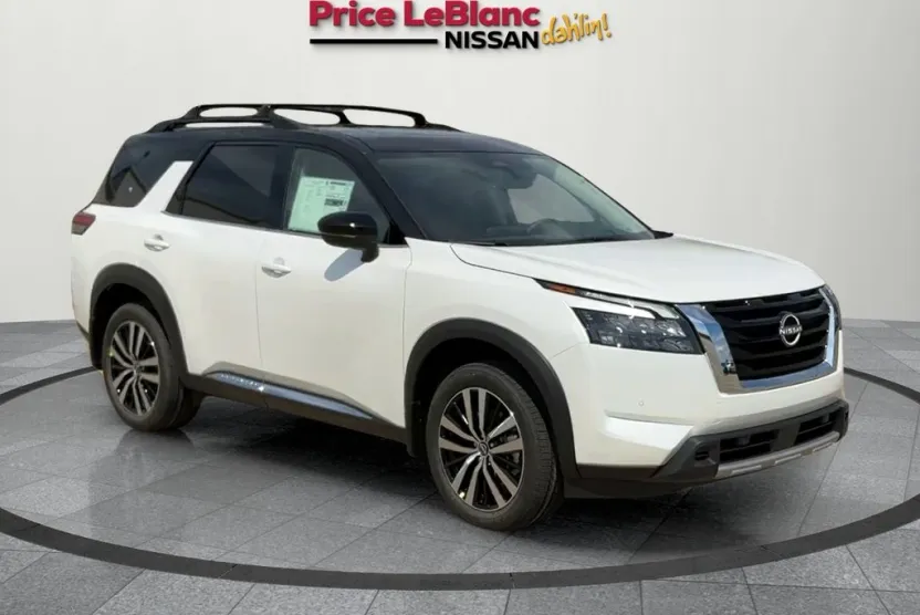 2025 Nissan Pathfinder Platinum photo 1