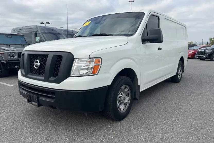 2019 Nissan NV2500 HD SV photo 1