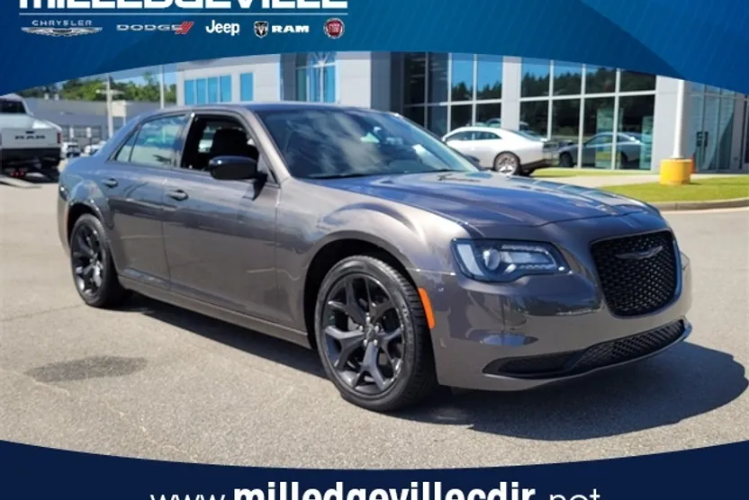 2023 Chrysler 300 Touring photo 1