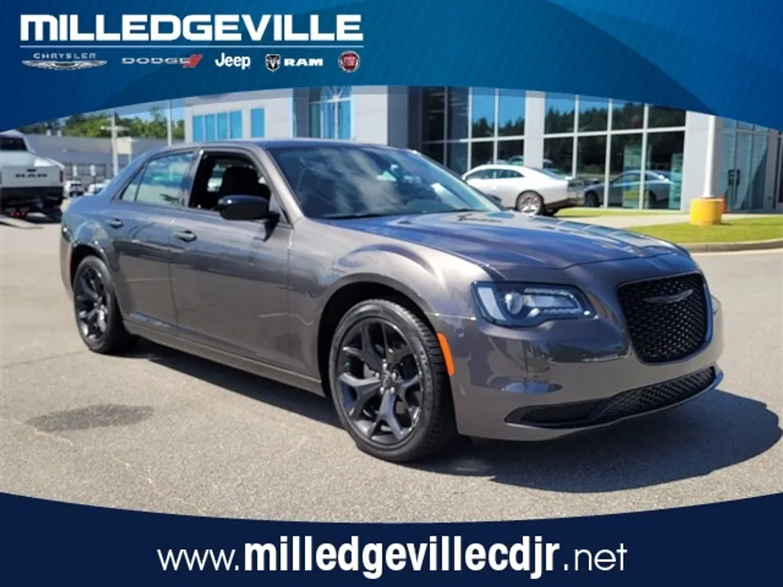 2023 Chrysler 300 Touring photo 1