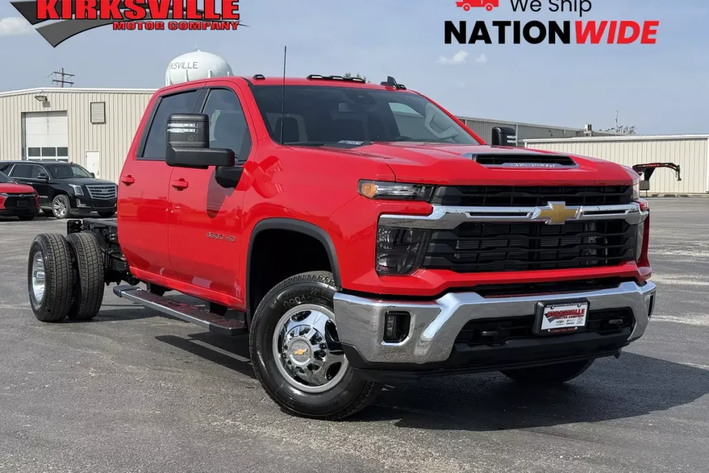 2026 Chevrolet Silverado 3500HD LT photo 1