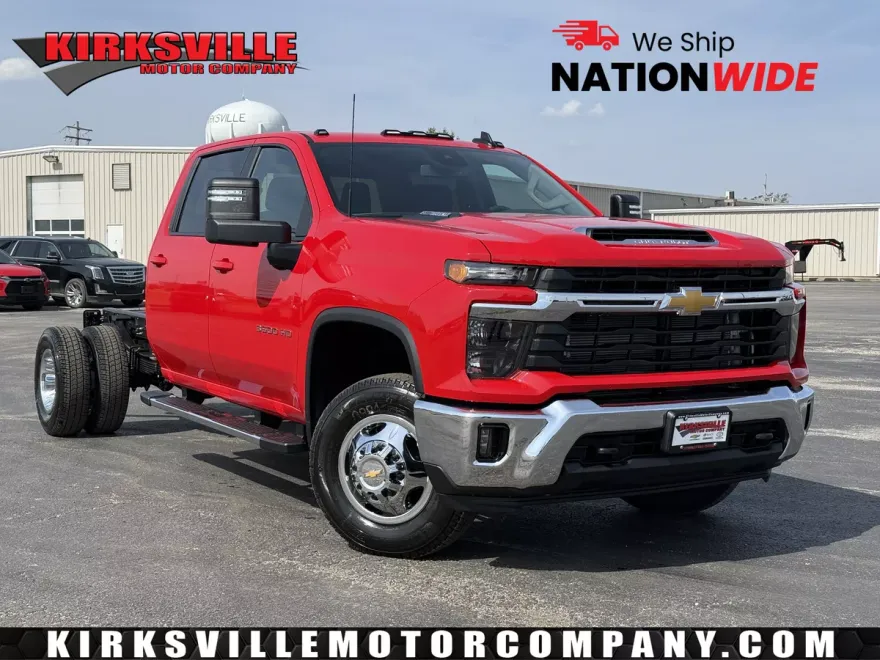 2026 Chevrolet Silverado 3500HD LT photo 1