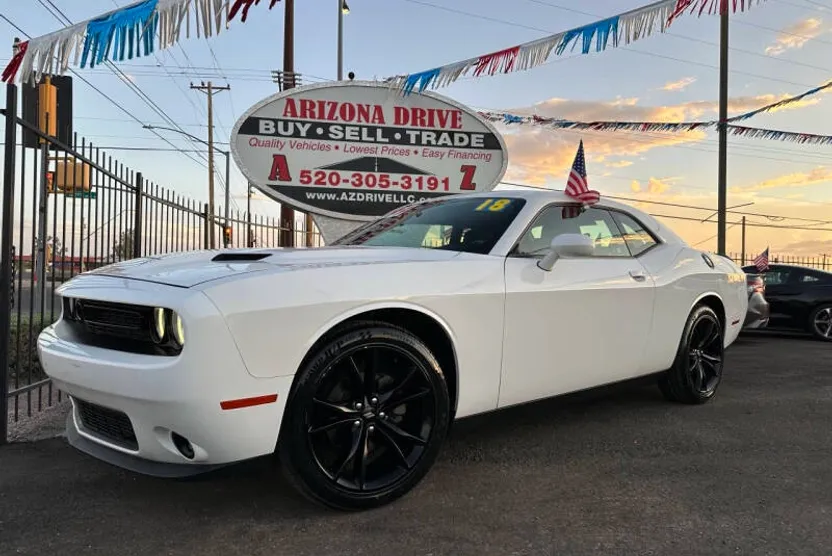 2018 Dodge Challenger SXT photo 1