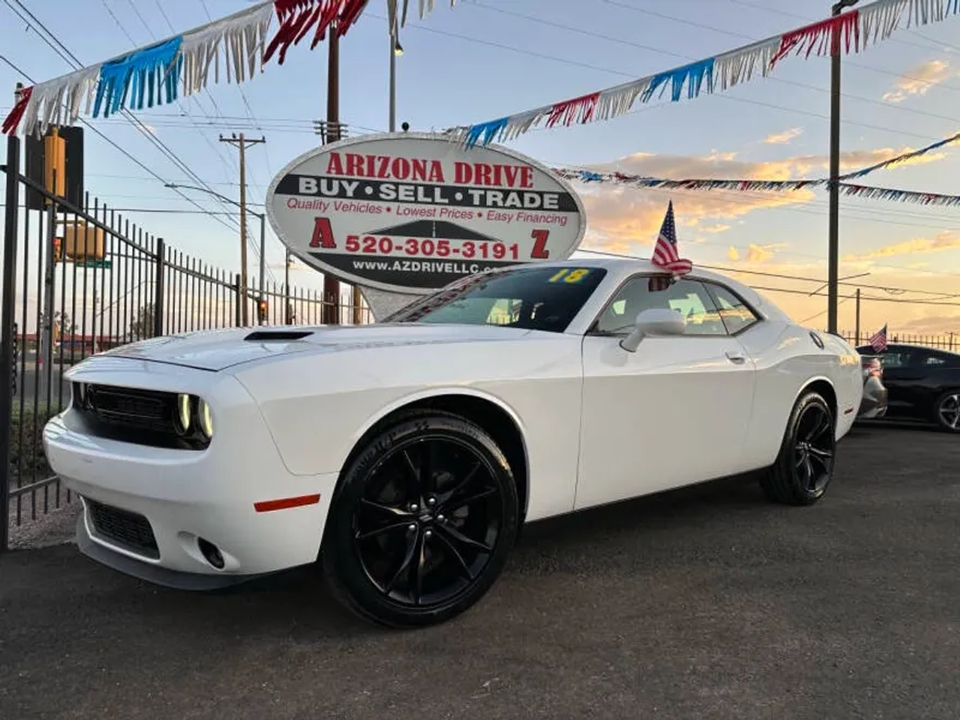 2018 Dodge Challenger SXT photo 1